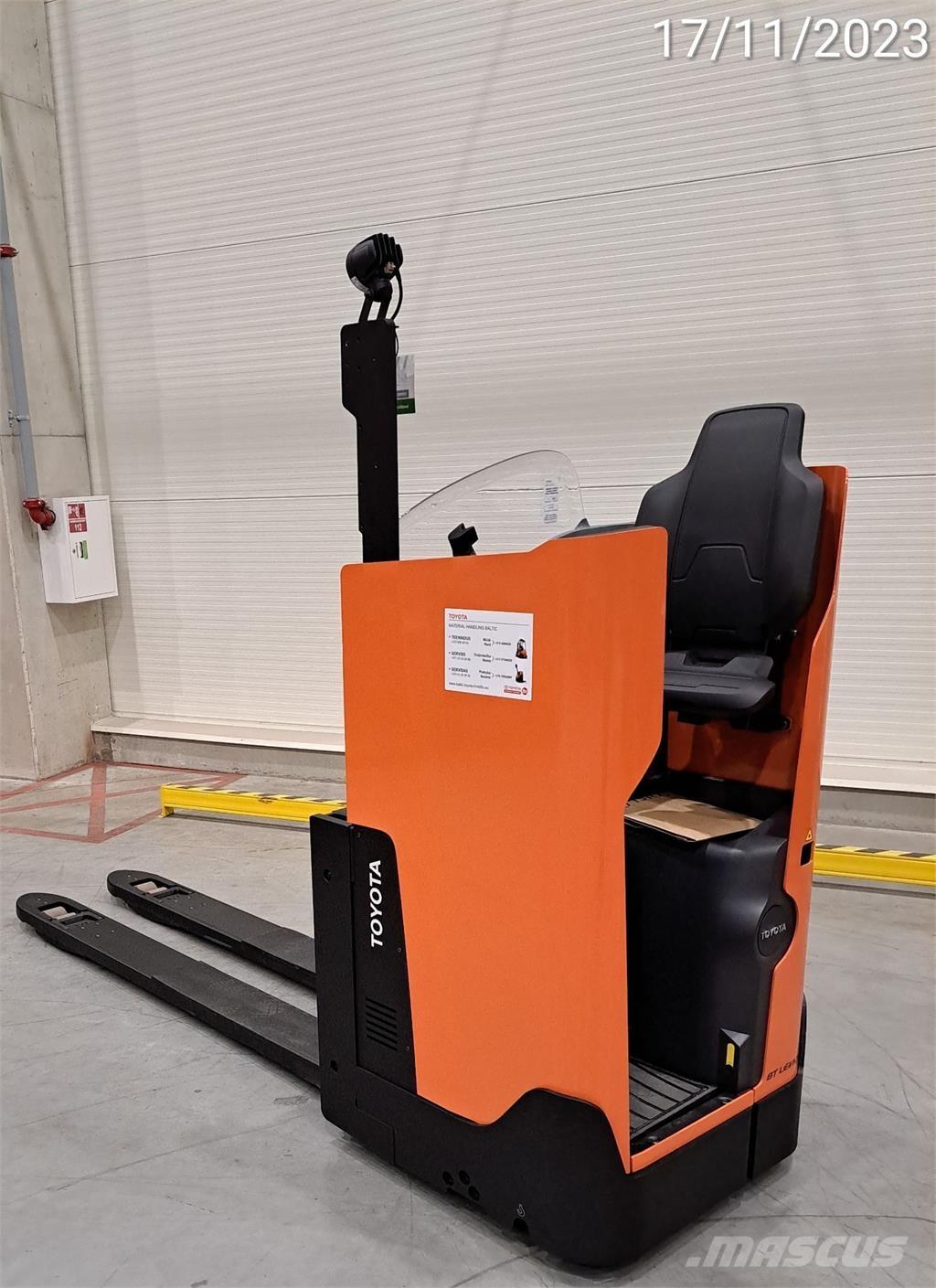 BT LSI200 Pallettruck met meerij platform