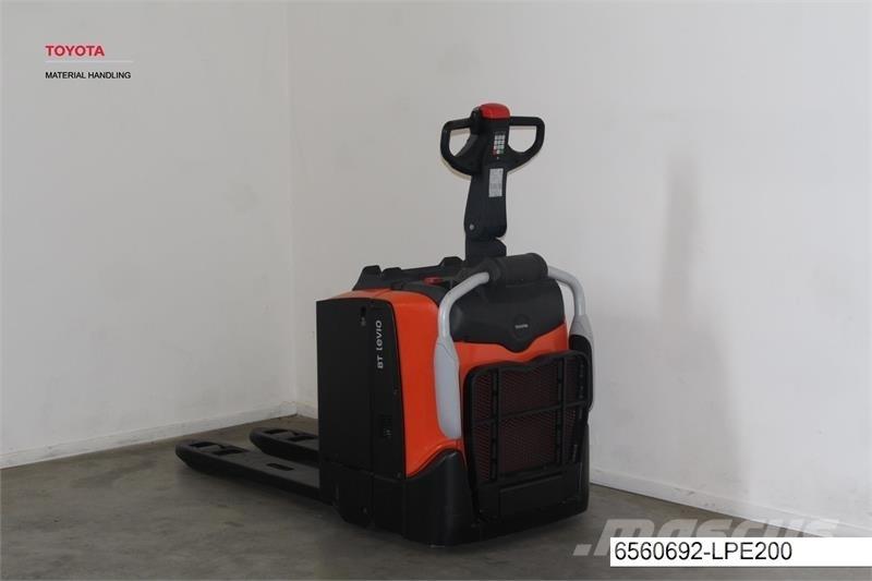 BT LPE200 Pallettruck met meerij platform