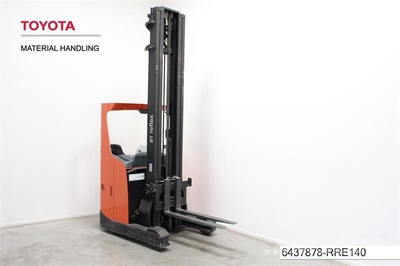 BT RRE140 Reachtruck voor hoog niveau