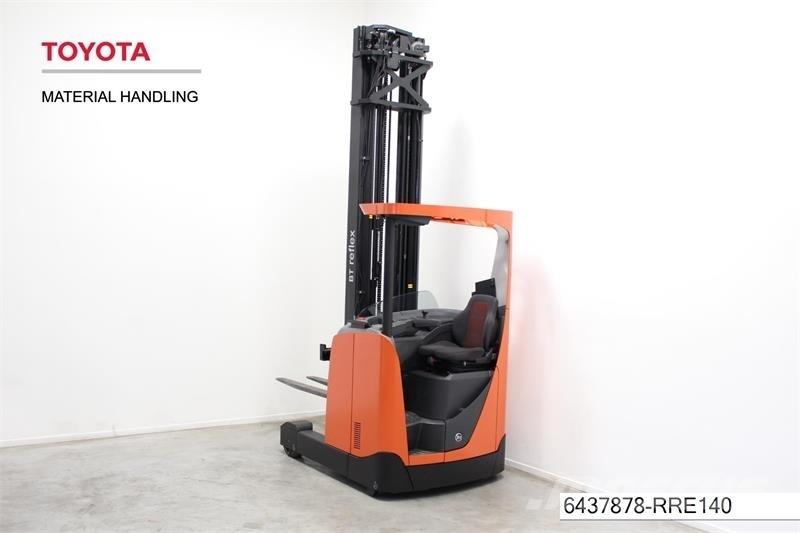 BT RRE140 Reachtruck voor hoog niveau