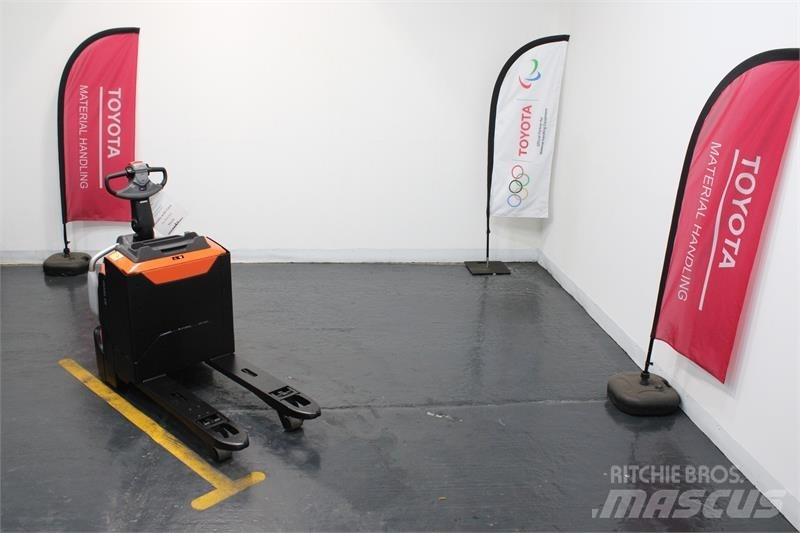BT LPE200 Pallettruck met meerij platform