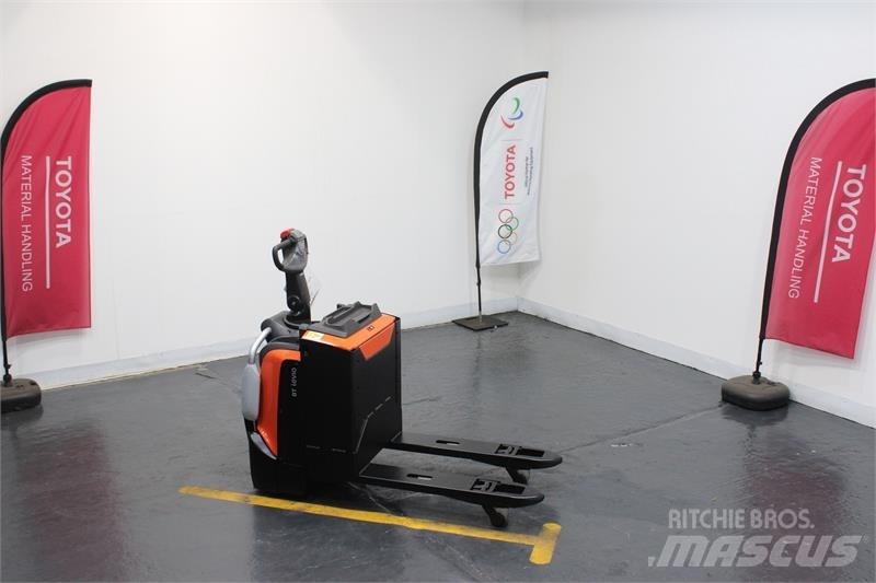 BT LPE200 Pallettruck met meerij platform