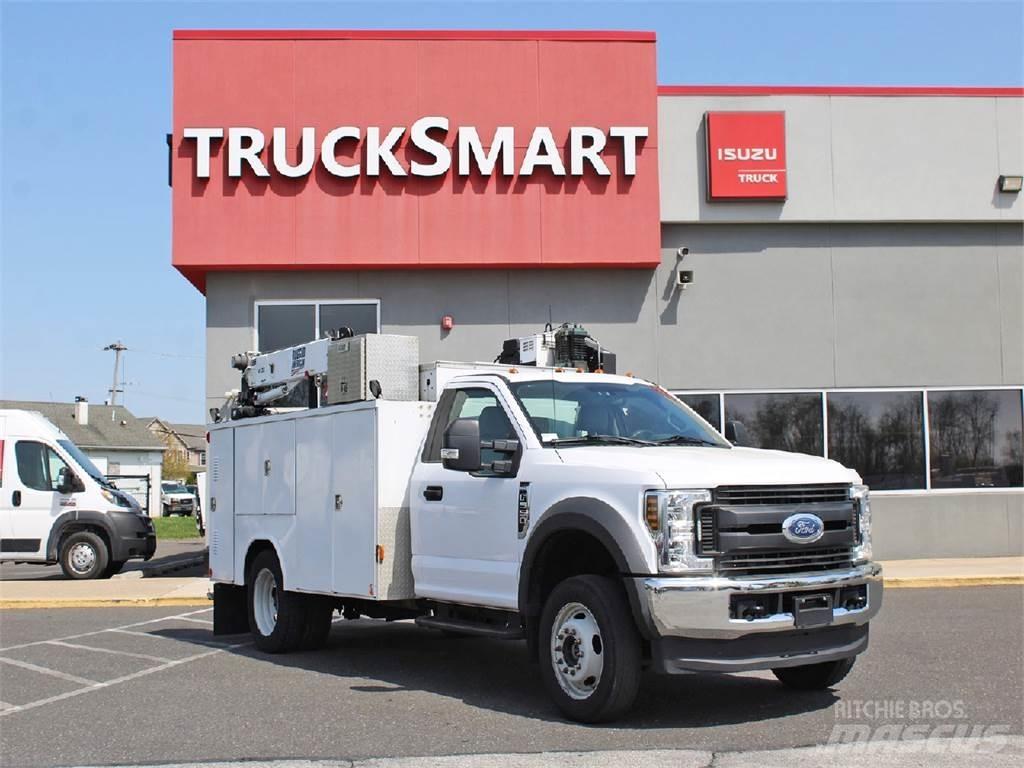 Ford F550 Vlakke laadvloer met kraan