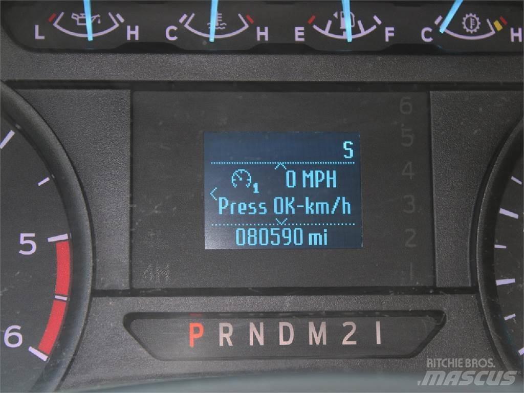 Ford F550 Vlakke laadvloer met kraan