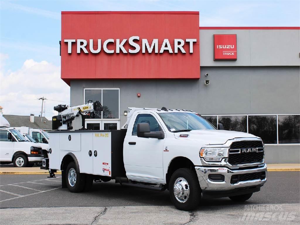 RAM 3500 Vlakke laadvloer met kraan