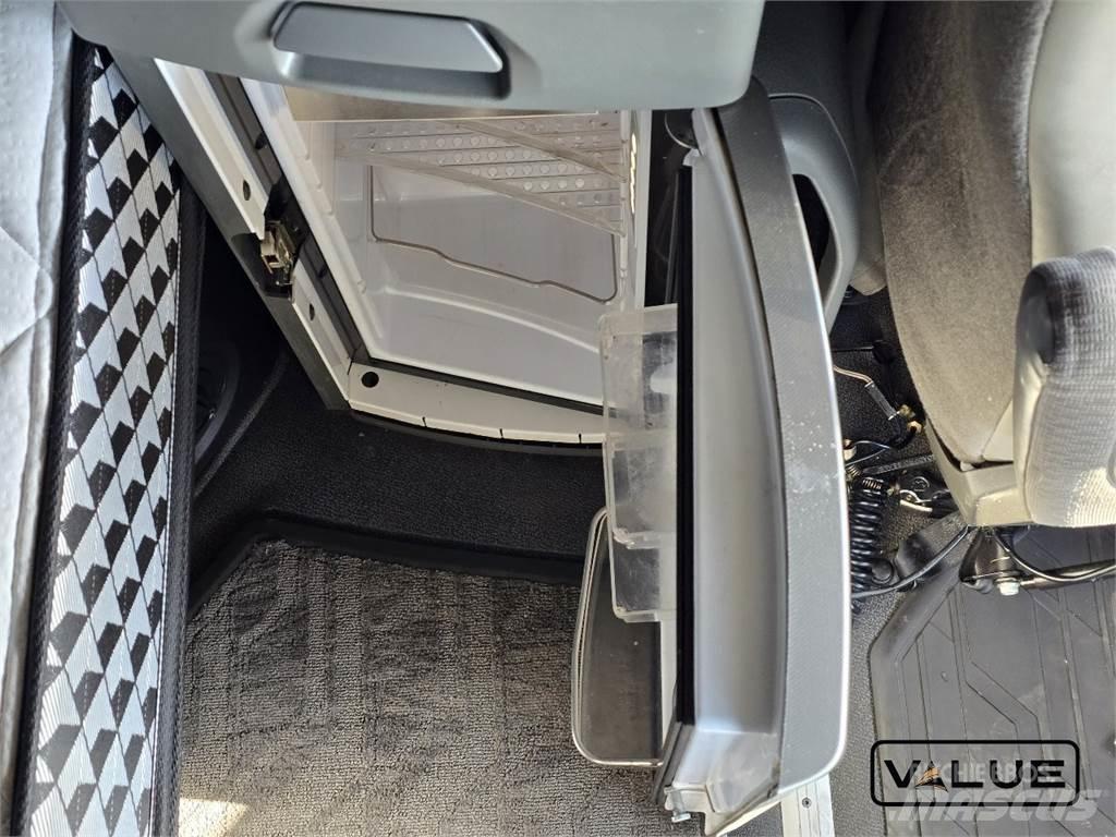 Volvo VNL760 Trekkers