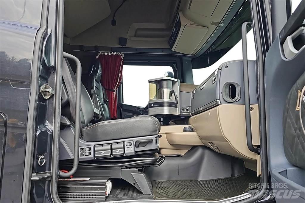 Scania R580 Bakwagens met gesloten opbouw