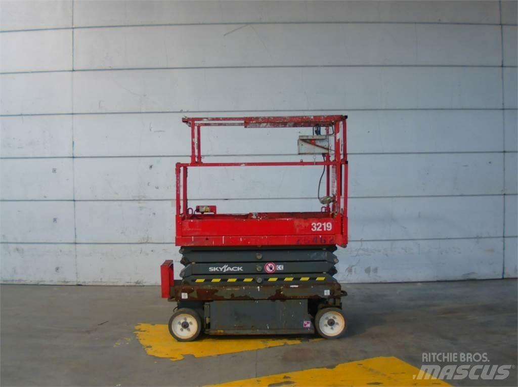 SkyJack SJ3219 Schaarhoogwerkers