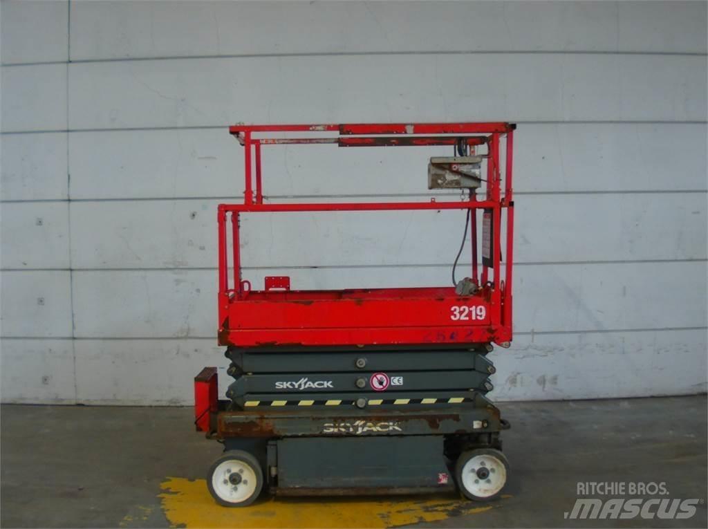 SkyJack SJ3219 Schaarhoogwerkers