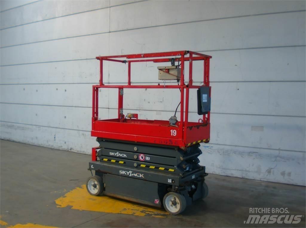 SkyJack SJ3219 Schaarhoogwerkers