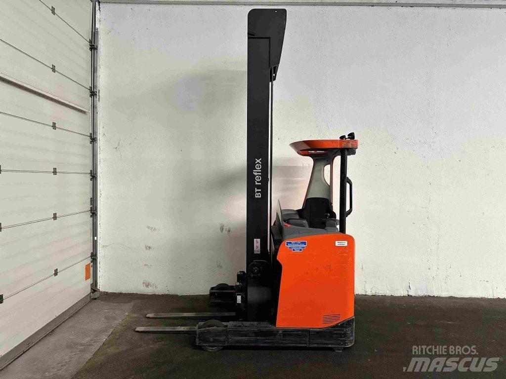 BT RRE 140 - TRIPLEX 9 m Reachtruck voor hoog niveau