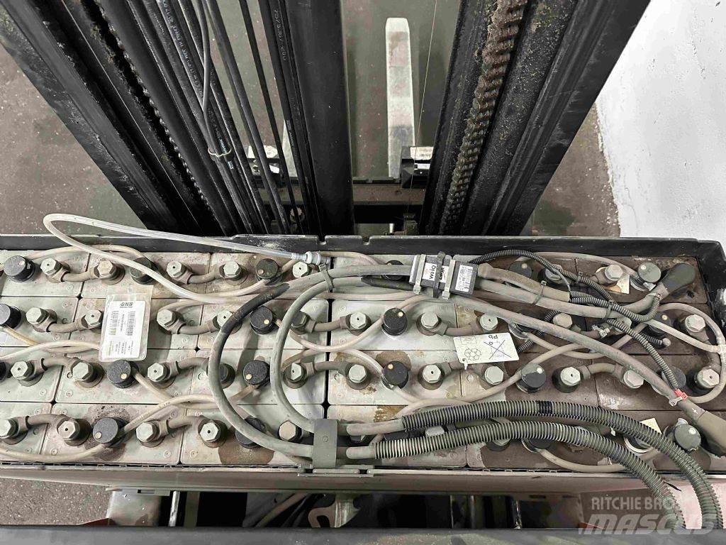 BT RRE 140 - TRIPLEX 9 m Reachtruck voor hoog niveau