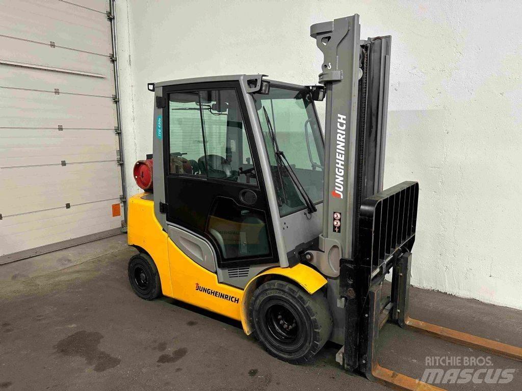 Jungheinrich TFG 430s LPG heftrucks