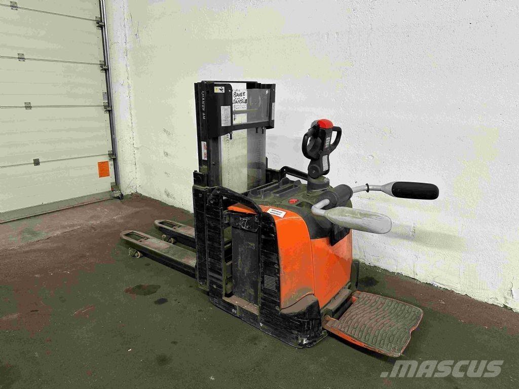 Toyota SPE 200 D Meeloop stapelaar