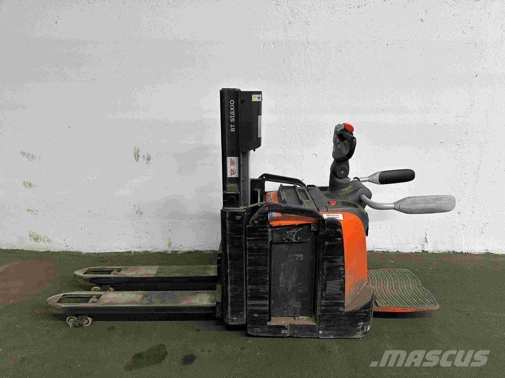 Toyota SPE 200 D Meeloop stapelaar