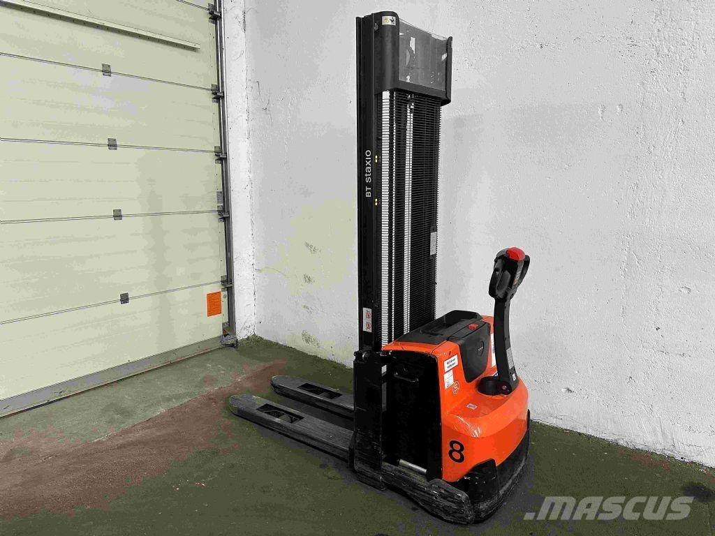 Toyota SWE 120 Meeloop stapelaar