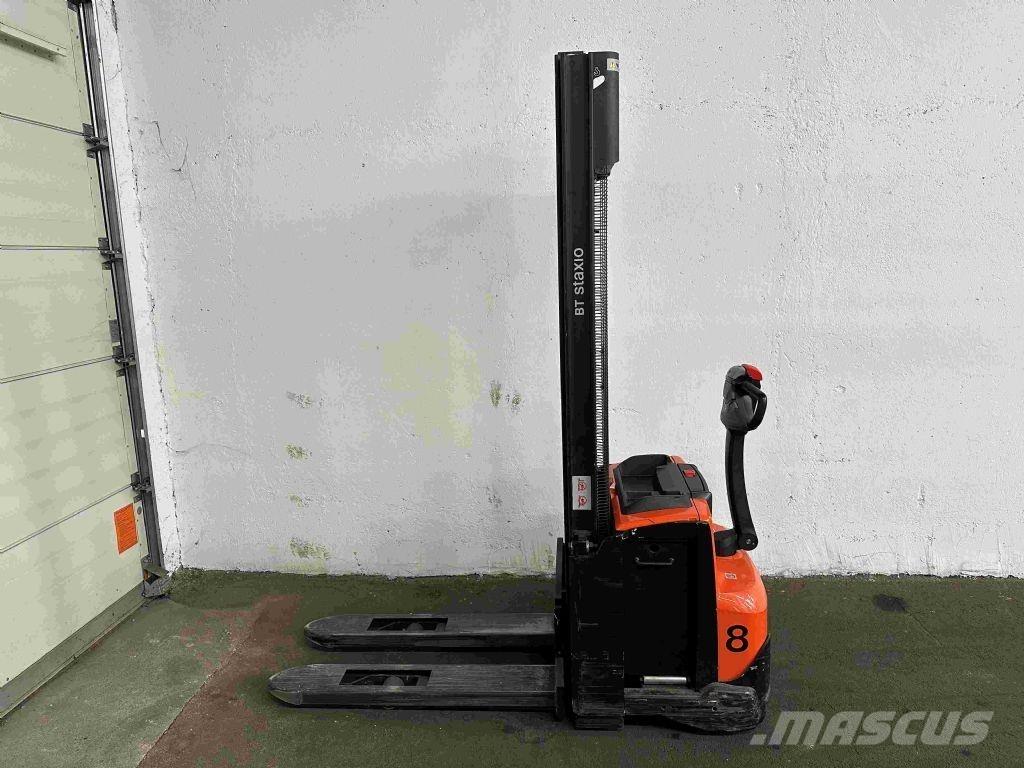 Toyota SWE 120 Meeloop stapelaar