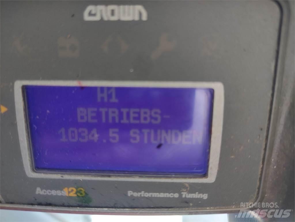 Crown WAV60-118 Orderpicker voor hoog niveau