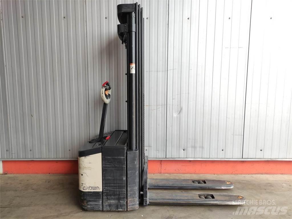 Crown WE2300-1.6-TT Meeloop stapelaar