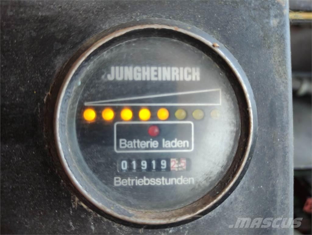 Jungheinrich EJC A 12.5 Meeloop stapelaar