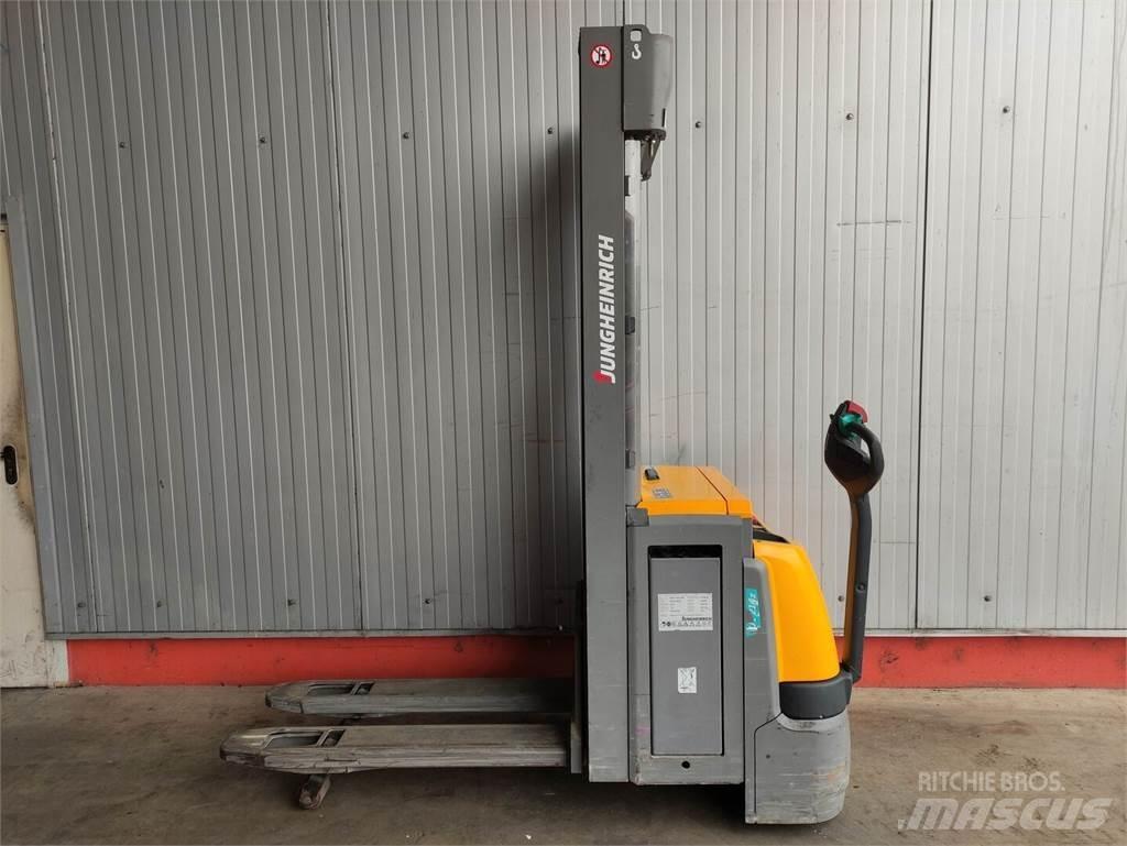 Jungheinrich EJC214Z Meeloop stapelaar