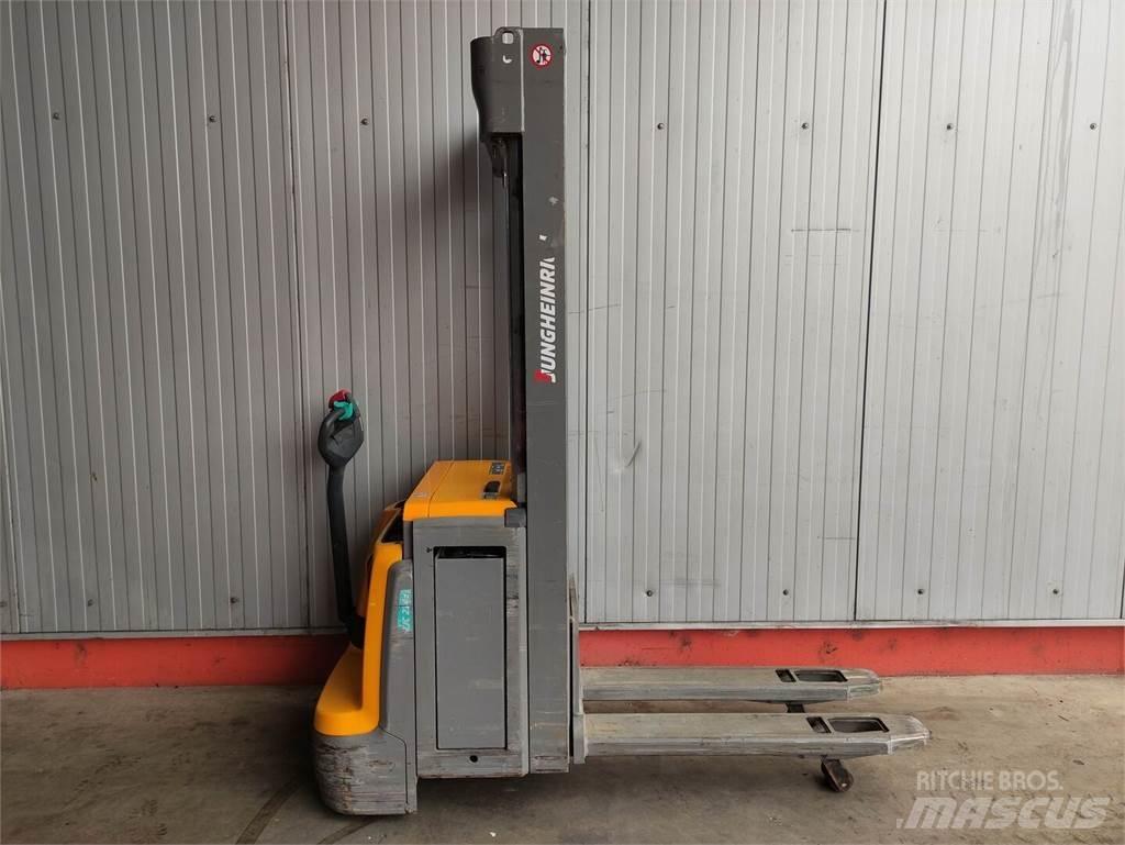 Jungheinrich EJC214Z Meeloop stapelaar