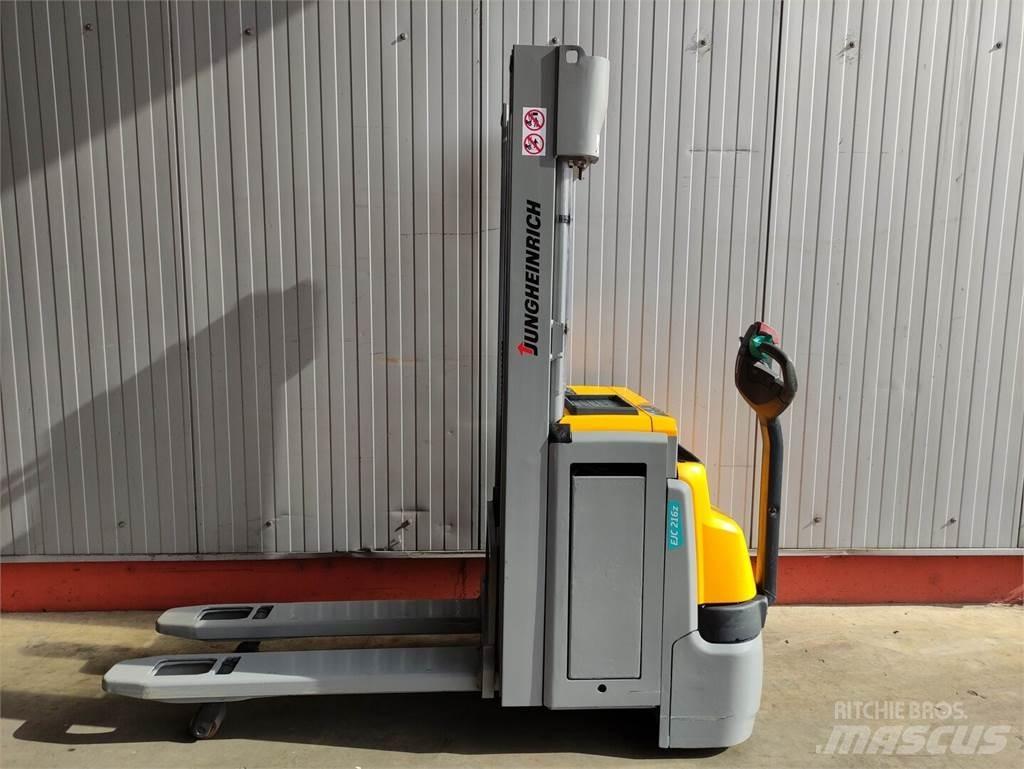 Jungheinrich EJC216z Meeloop stapelaar