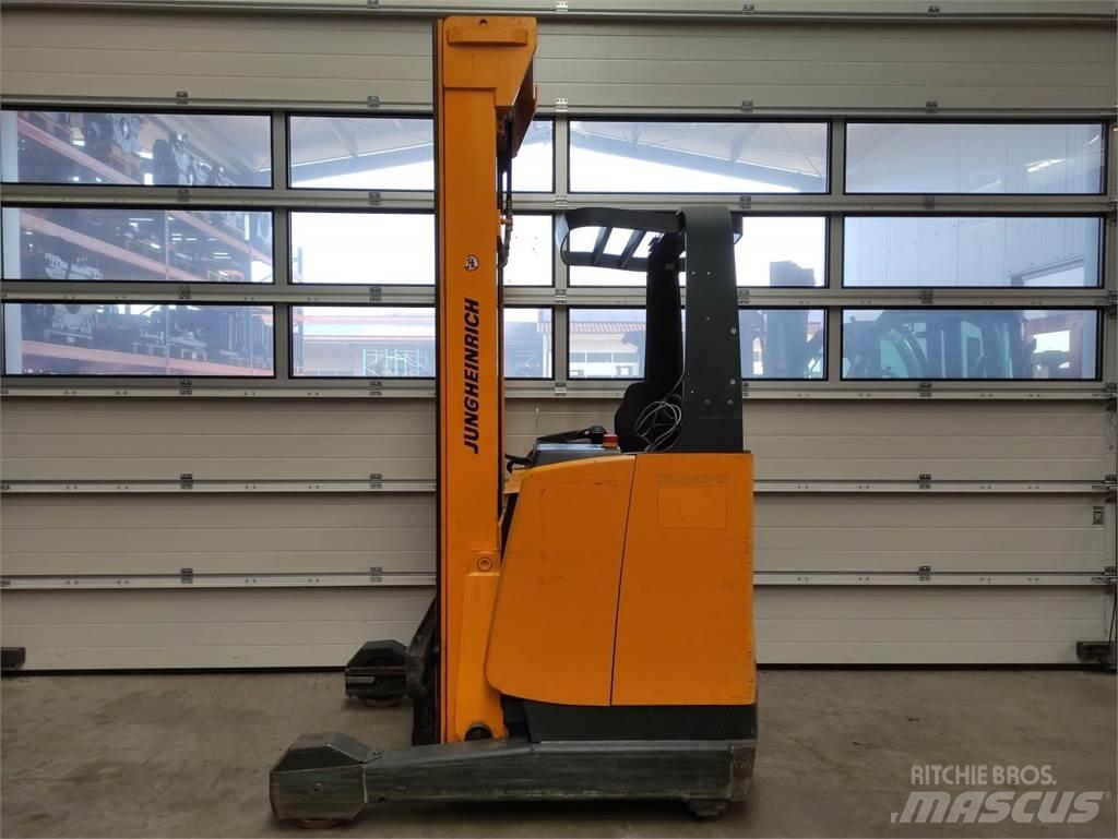 Jungheinrich ETV 214 Reachtruck voor hoog niveau
