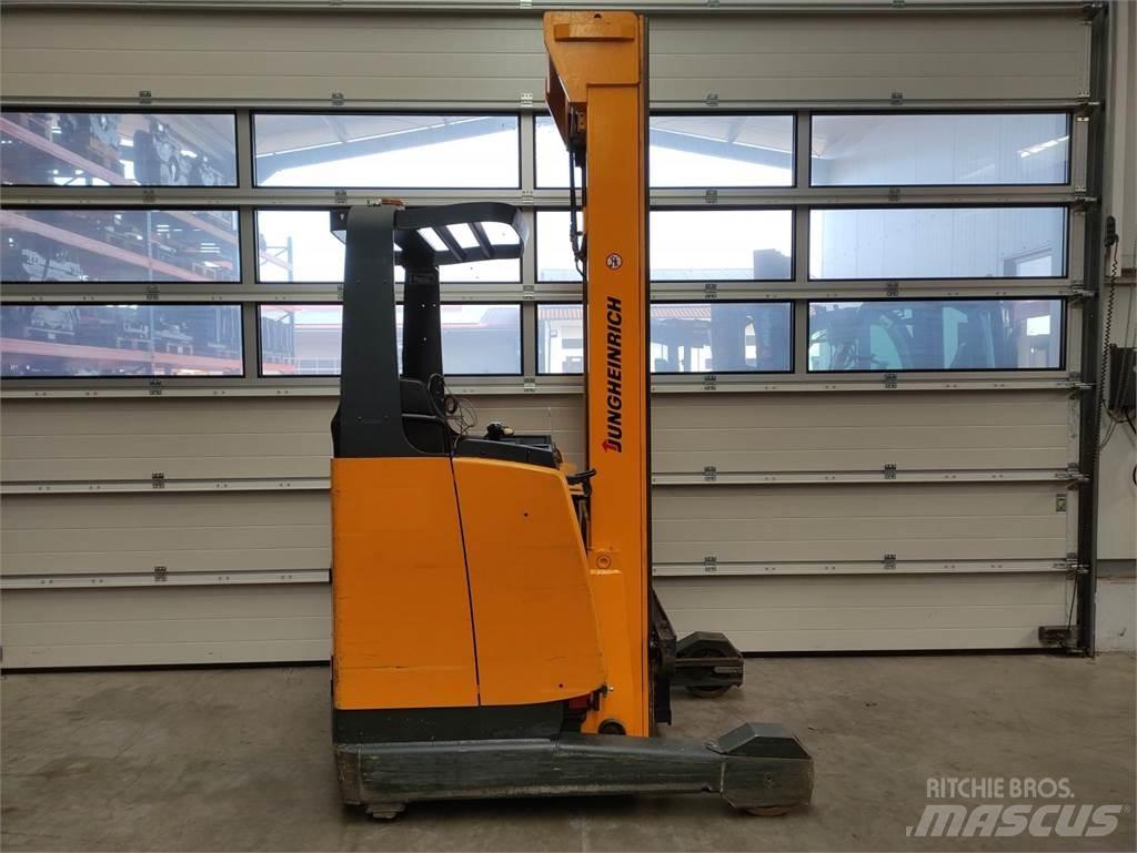 Jungheinrich ETV 214 Reachtruck voor hoog niveau