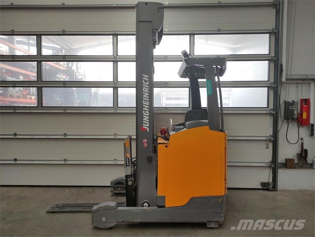 Jungheinrich ETV 216 Reachtruck voor hoog niveau