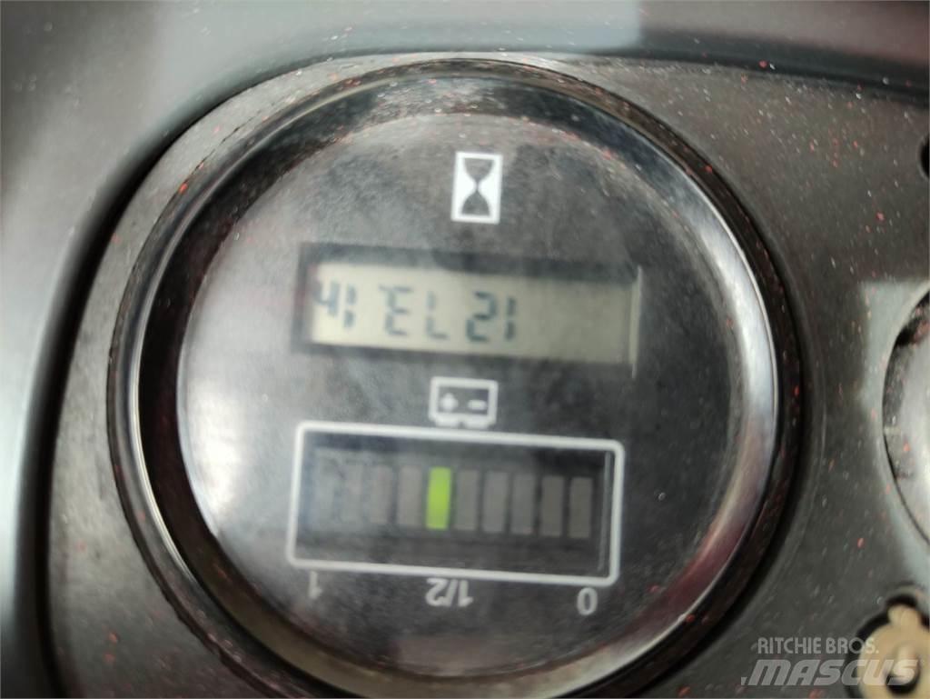 Linde L16-372 (LACK NEU) Meeloop stapelaar