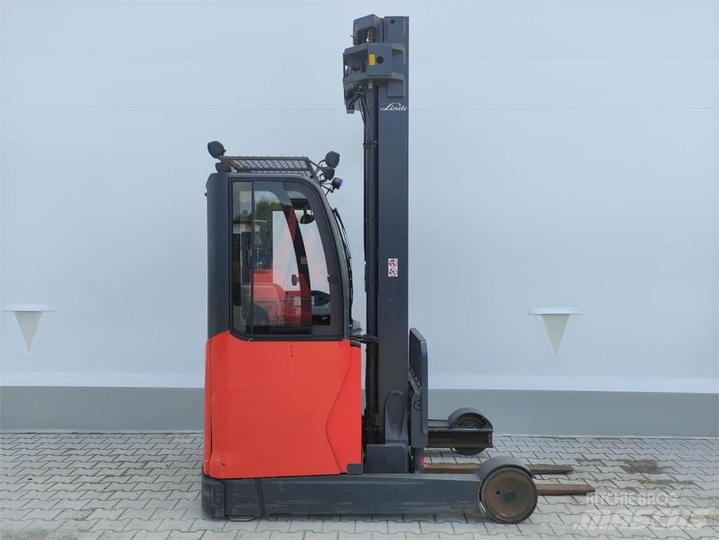 Linde R25-01-112 Reachtruck voor hoog niveau