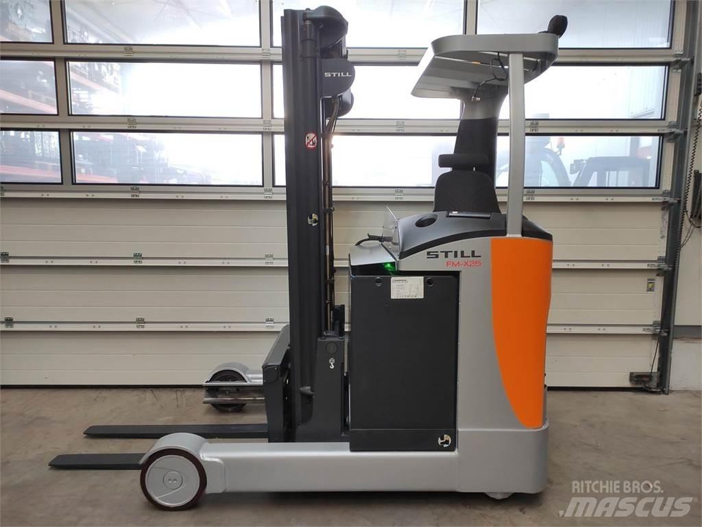Still FM-X-25 (LACK NEU) Reachtruck voor hoog niveau
