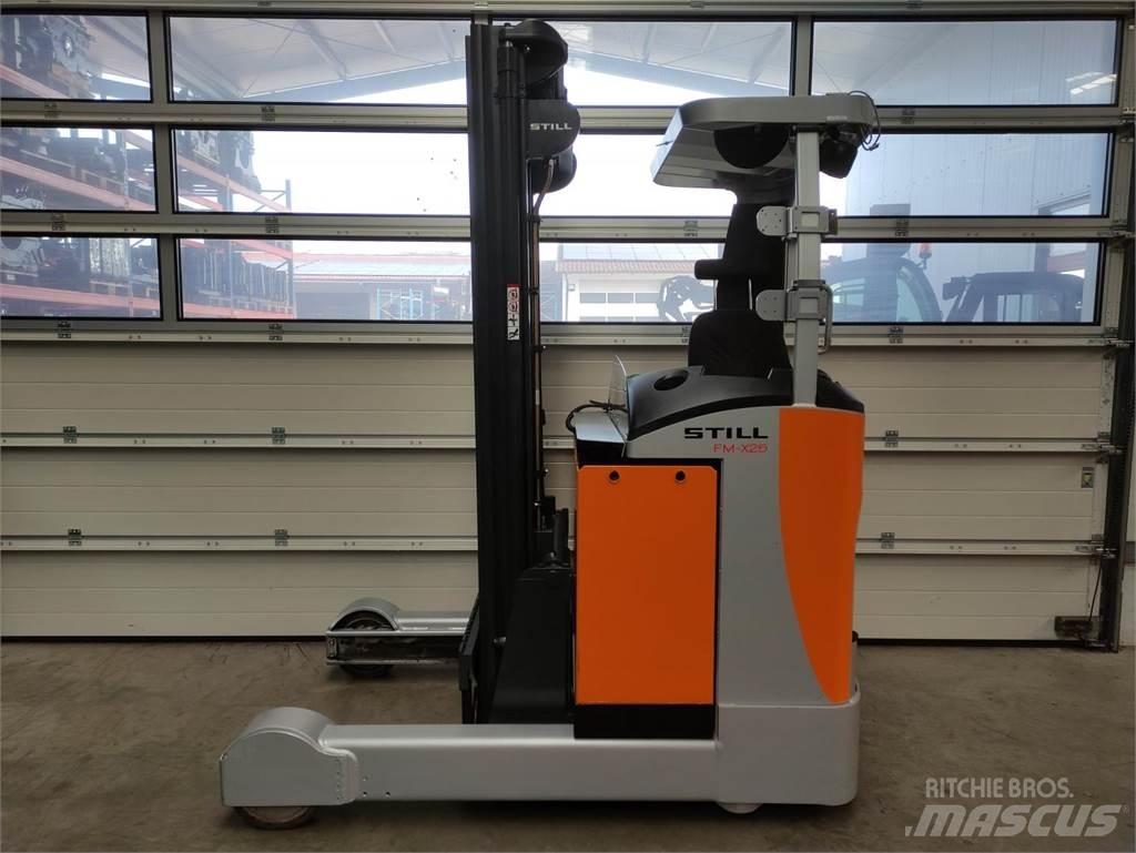 Still FM-X-25 (LACK NEU) Reachtruck voor hoog niveau