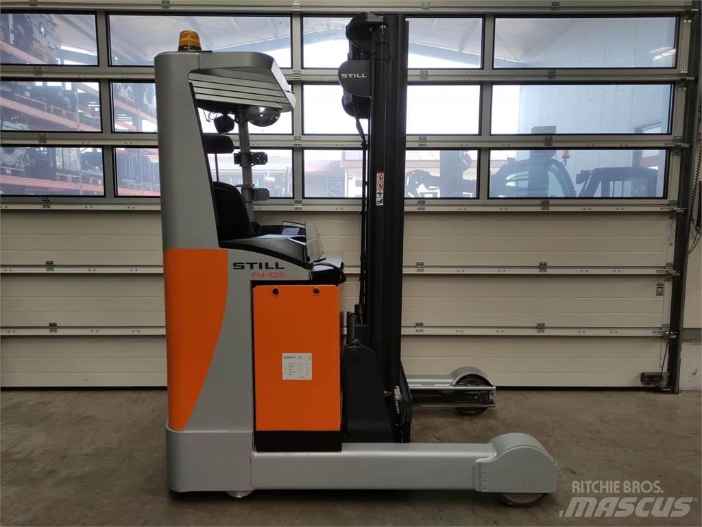 Still FM-X-25 (LACK NEU) Reachtruck voor hoog niveau
