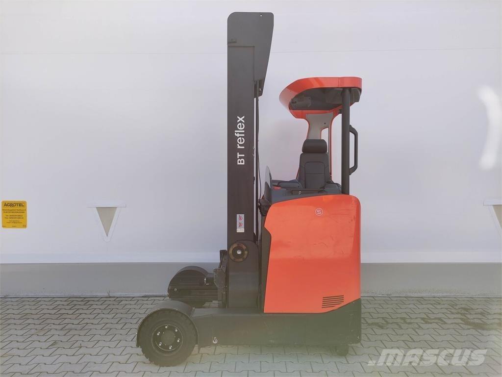 Toyota RRE160HH Reachtruck voor hoog niveau