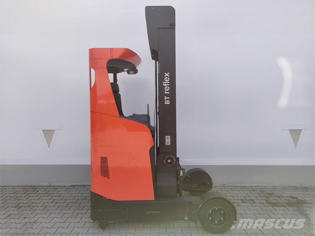 Toyota RRE160HH Reachtruck voor hoog niveau