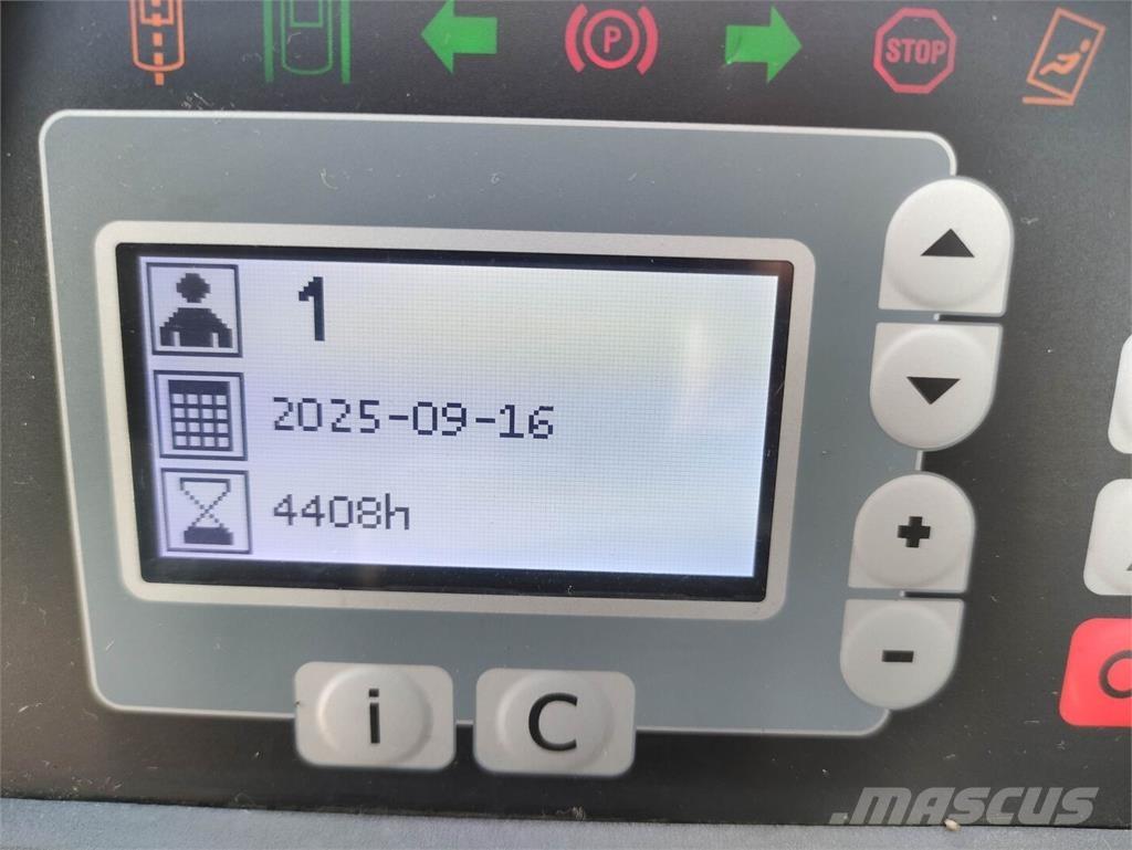 Toyota RRE160HH Reachtruck voor hoog niveau