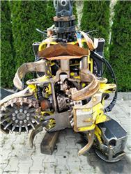 John Deere H414