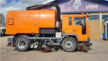 Volvo FL619 + Johnston VT800