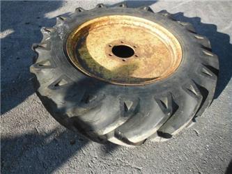 Pirelli 12.4R28