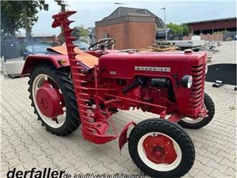 MCCORMICK D320 Schlepper