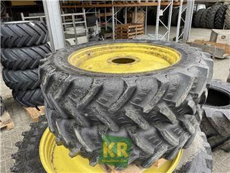 BKT 320/85R36 op velg