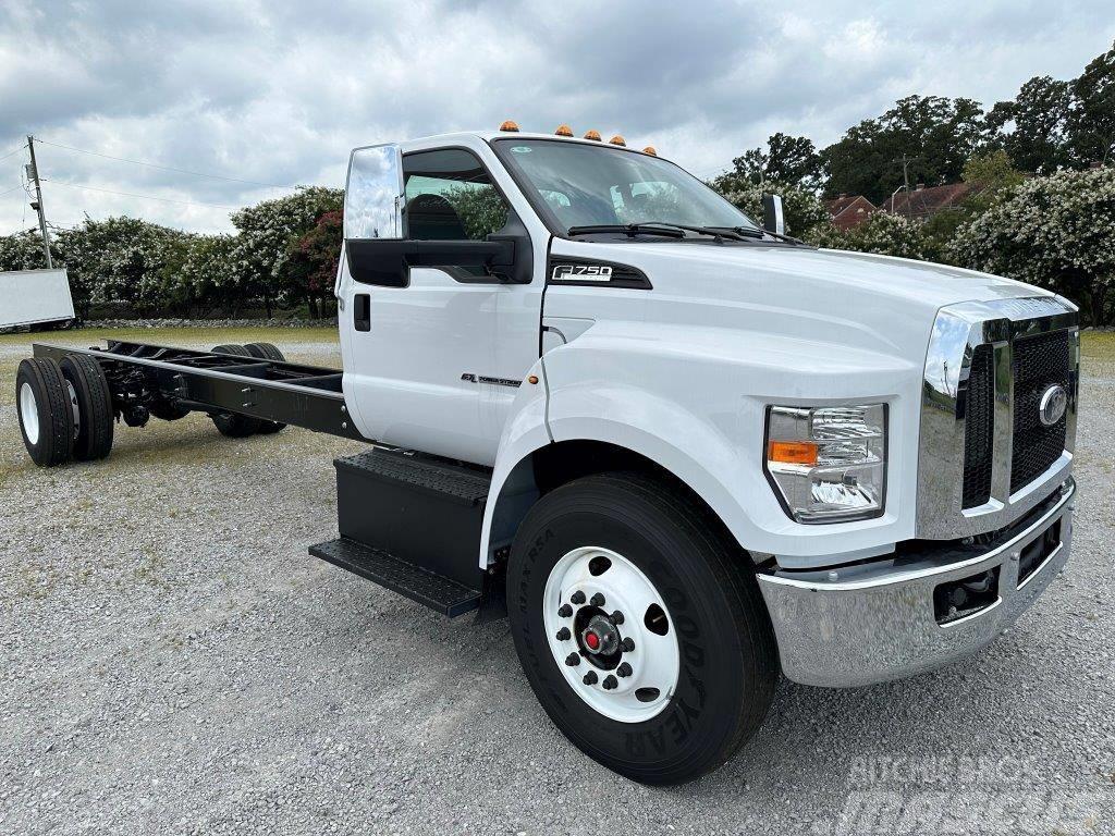 Ford F-750 Chassis met cabine