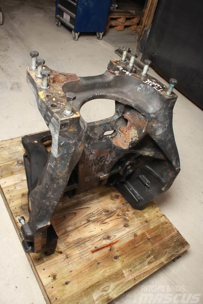 New Holland T7.315 Front axle support Chassis en ophanging