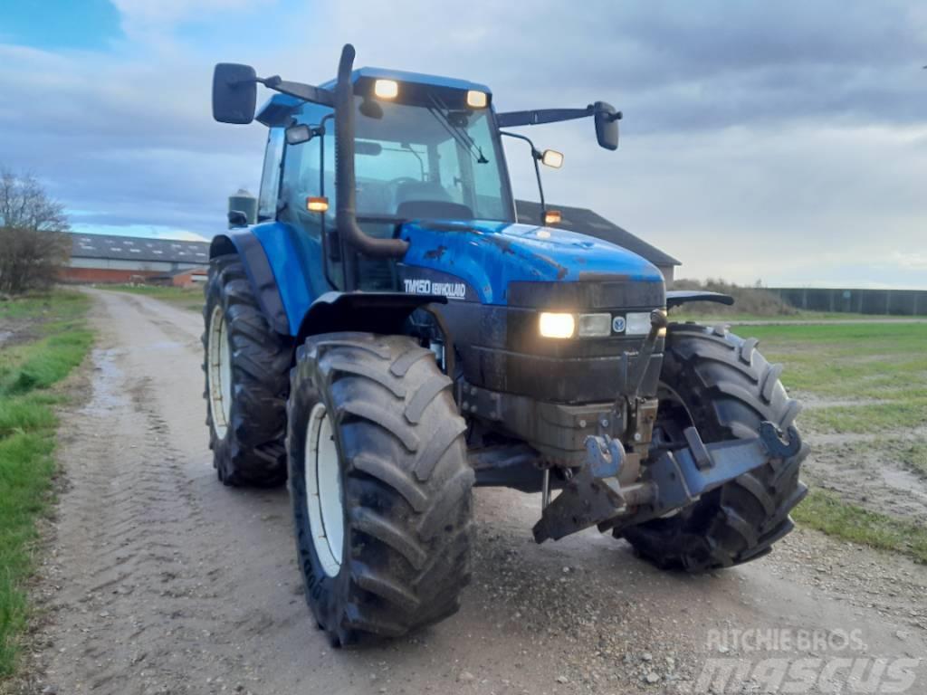 New Holland TM 150 med frontlift Tractoren