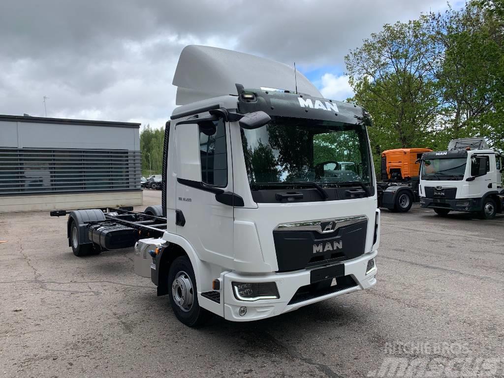 MAN TGL 12.220 BL Chassis met cabine