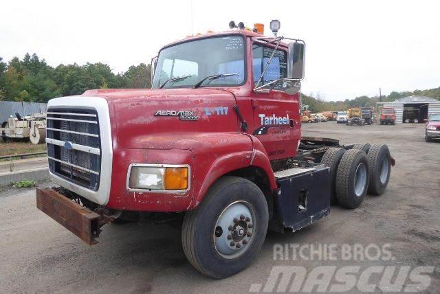 Ford L9000 Chassis met cabine