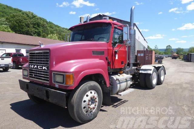 Mack CHN613 Chassis met cabine