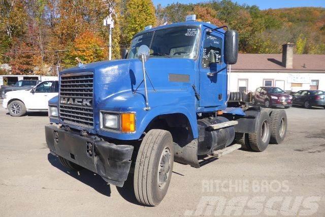 Mack CHN613 Chassis met cabine